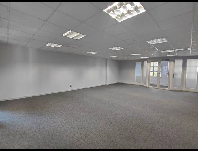112M² OFFICE TO LET IN BRYANSTON